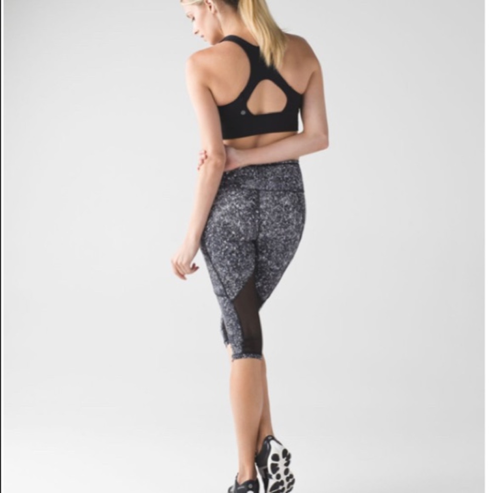Lululemon outrun mesh cropped legging size 6